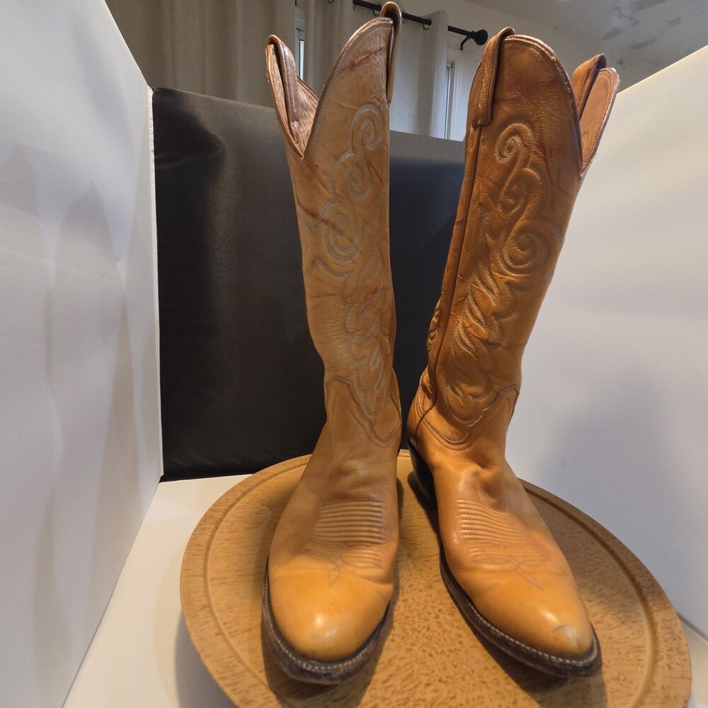 Black Label Tony Lama 10.5B Light Brown With Red Accents